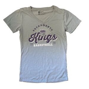 Sacramento Kings Womens Size Medium Purple Grey NBA Short Sleeved Shirt